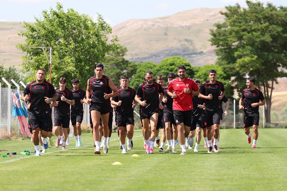 Sivasspor'da kamp kadrosu açıklandı! Kerem Atakan listede yer almadı