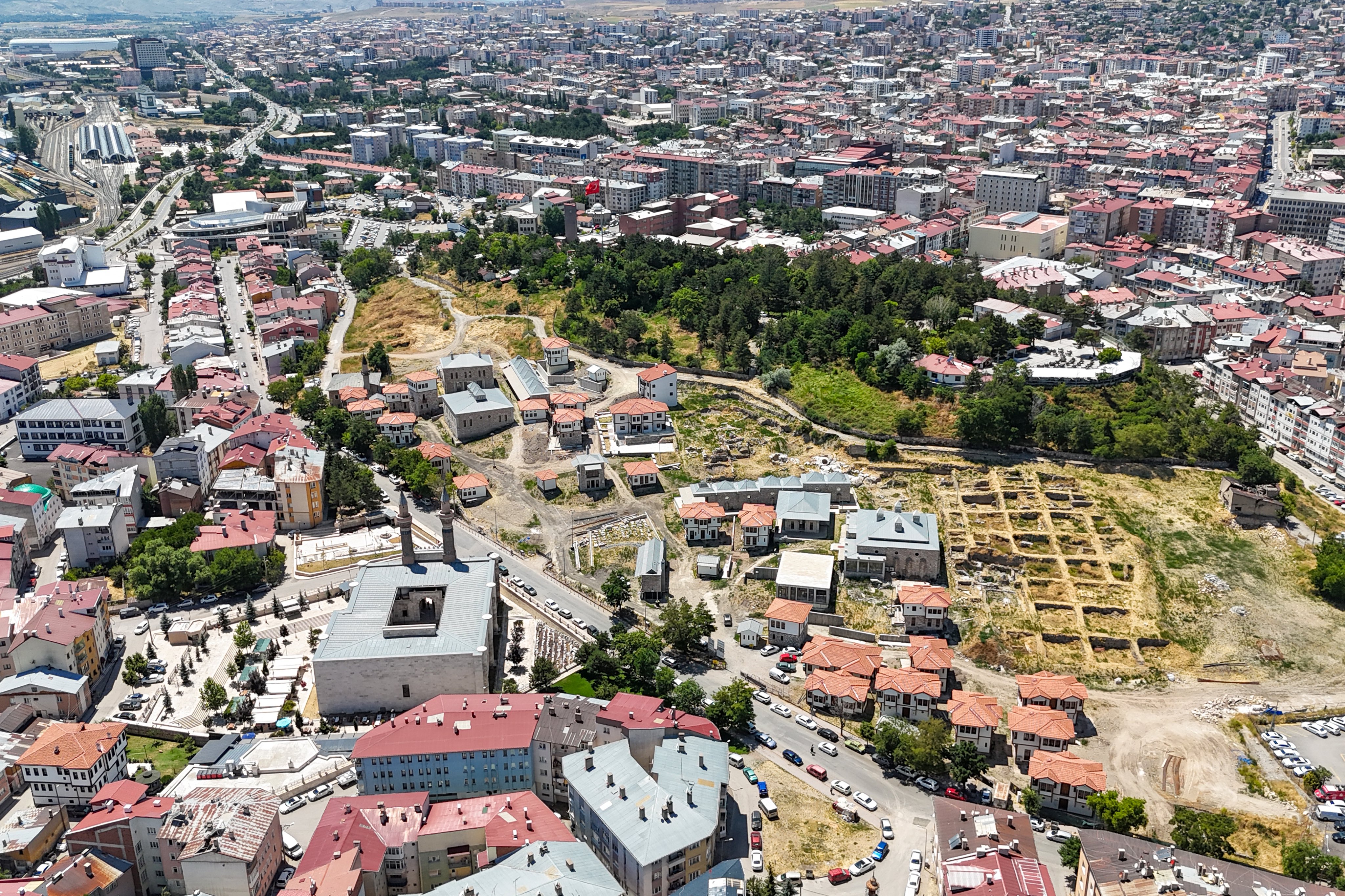 Sivas Kalesi’nde dönüşüm hızlandı: Bina sayısı 43’e yükseldi