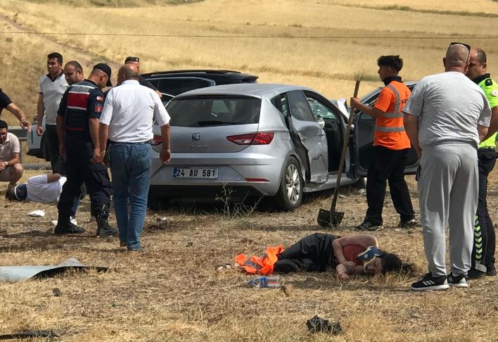 Sivas’ta iki otomobil çarpıştı: 1'i ağır, 8 yaralı