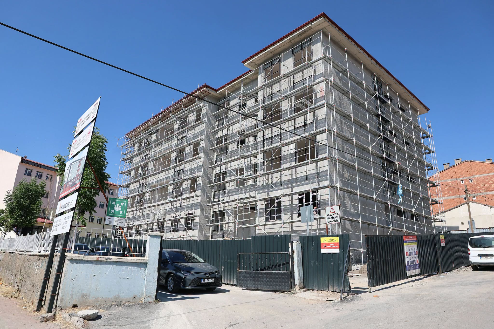 Eğitim yatırımları hız kesmiyor