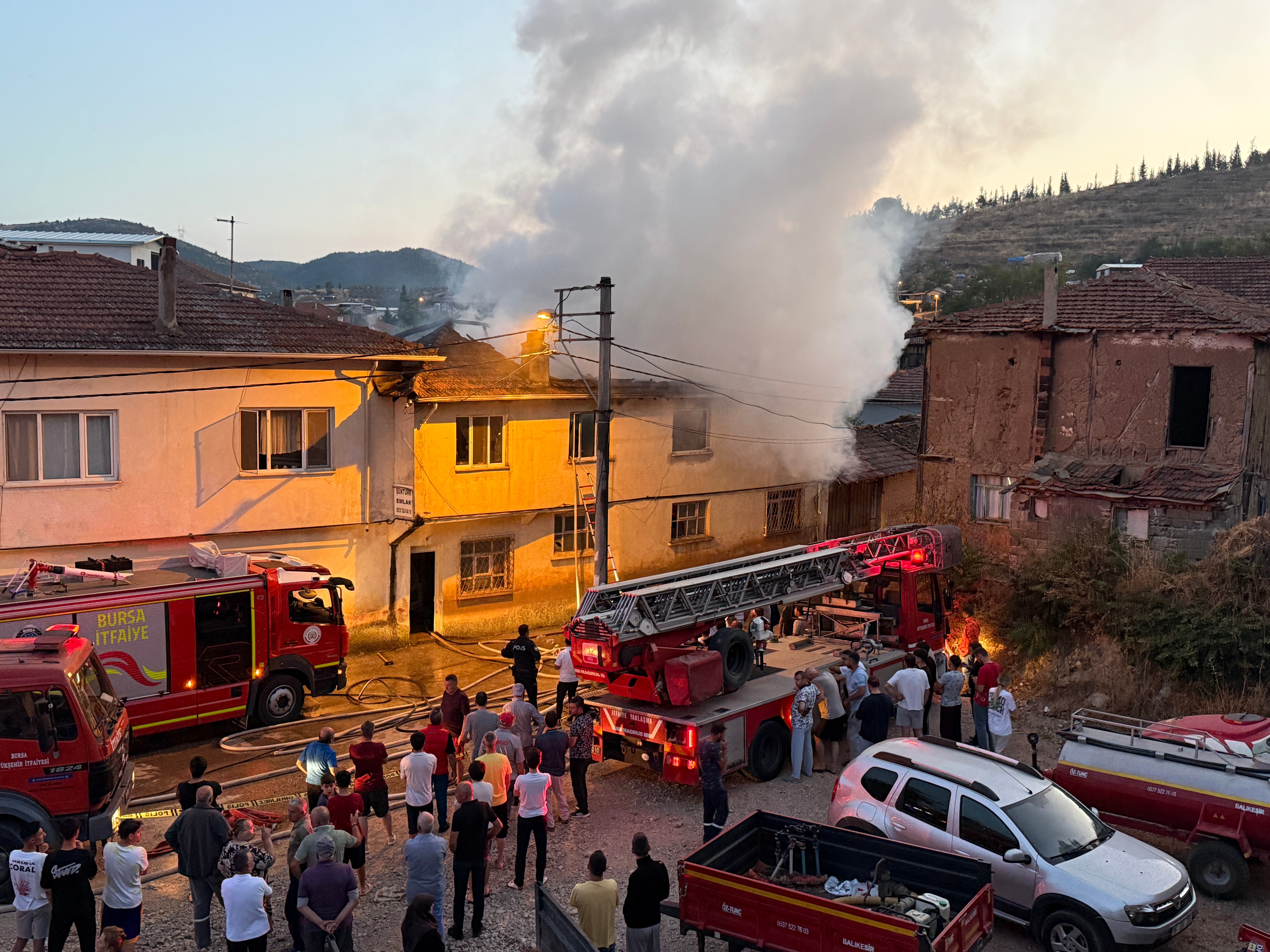 Evde çıkan yangında hayatını kaybetti