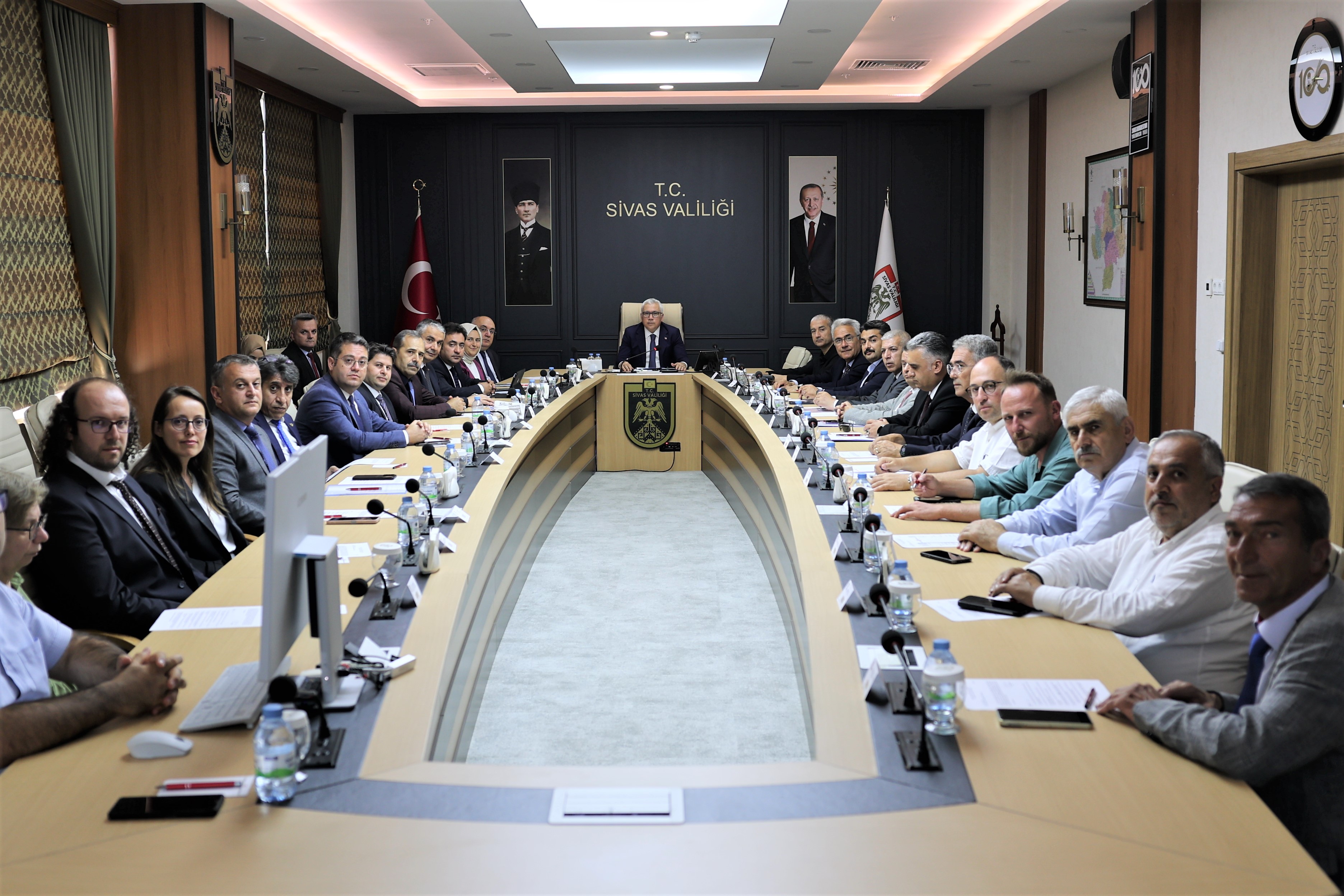 Sivas Valisi Şimşek başkanlığında istihdam toplantısı