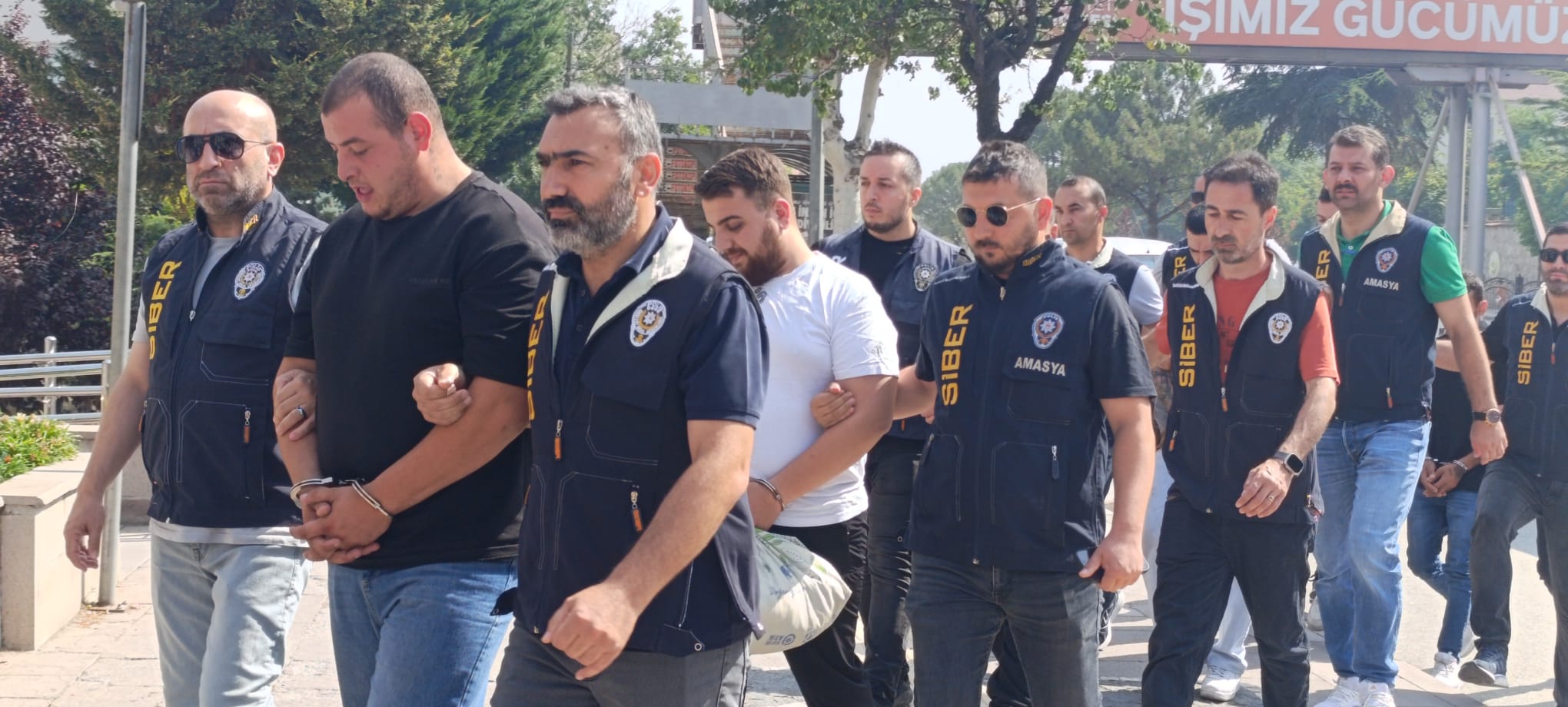 Sivas'ta siber dolandırıcılık operasyonu