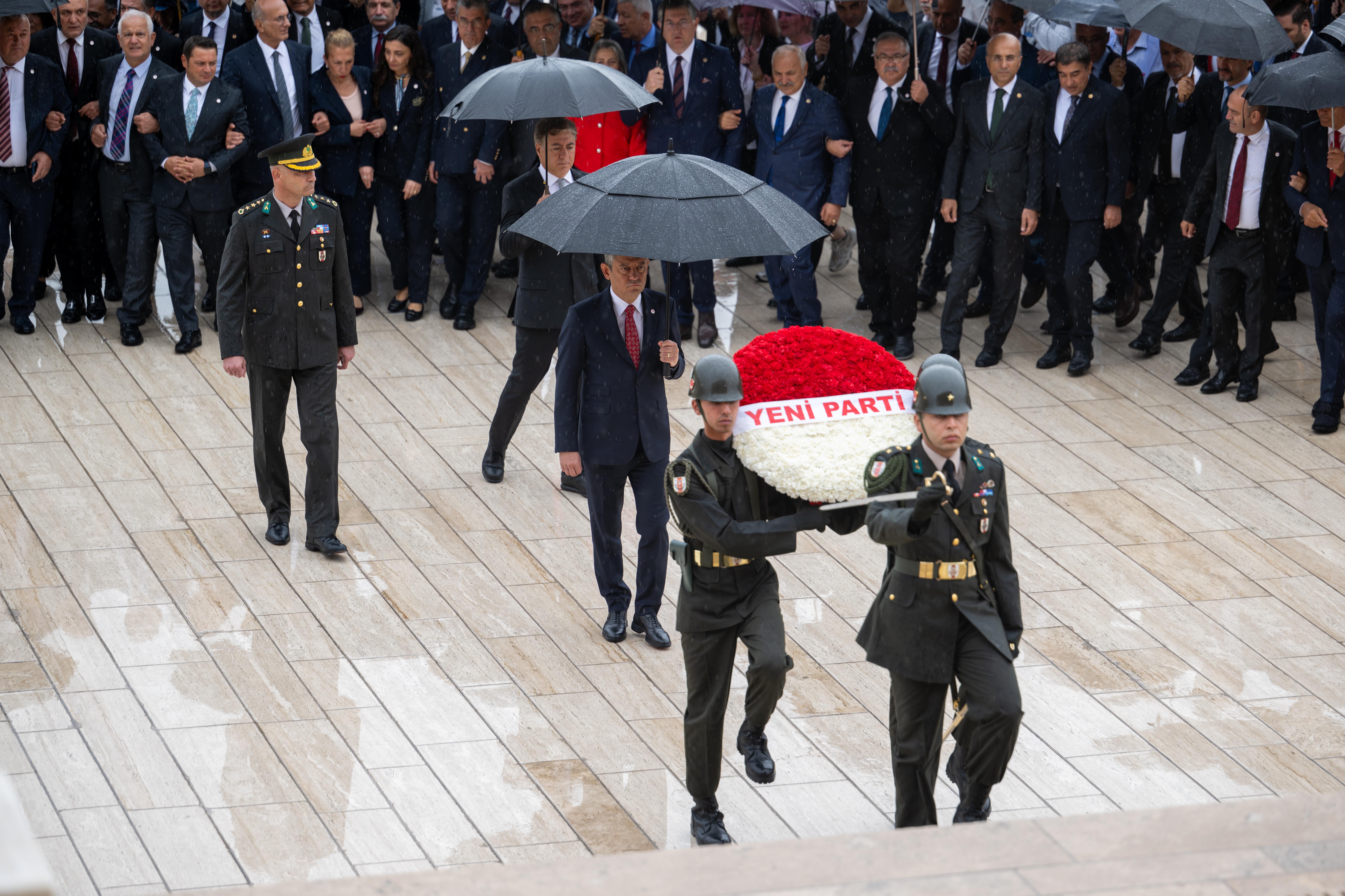 Yeni Parti heyeti Anıtkabir'i ziyaret etti