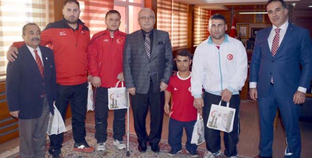 Halter Milli Takımından Belediye´ye Ziyaret