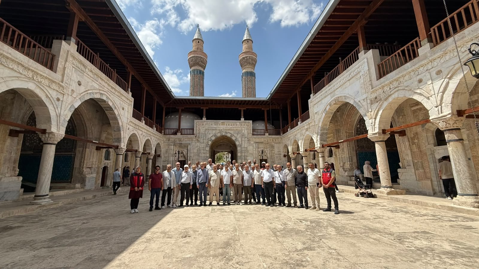 Vakıf yurtlarında yetişen öğrenciler Gökmedrese Vakıf Müzesi'nde buluştu