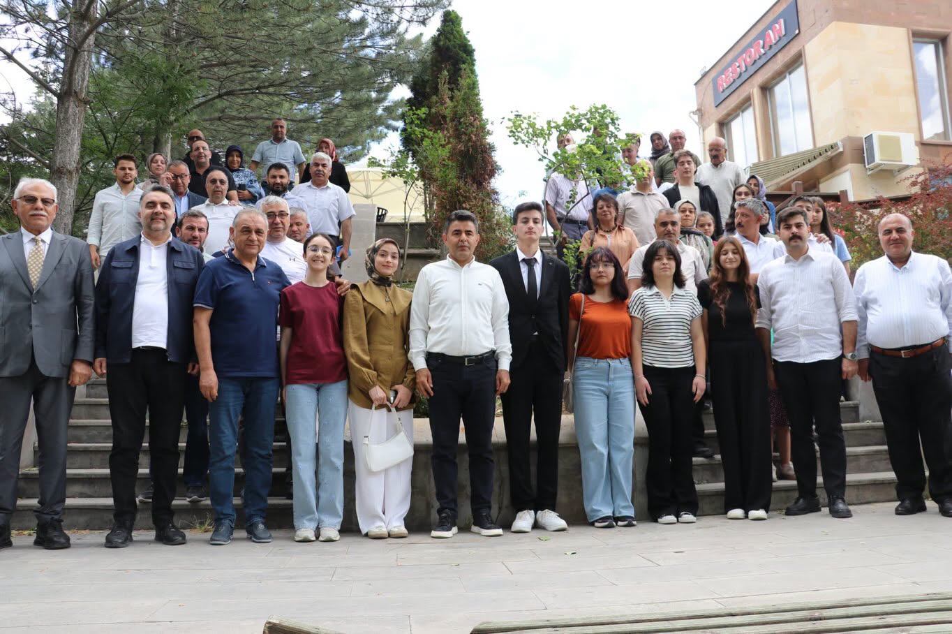 Başarılı öğrencilere 50 bin TL'lik destek
