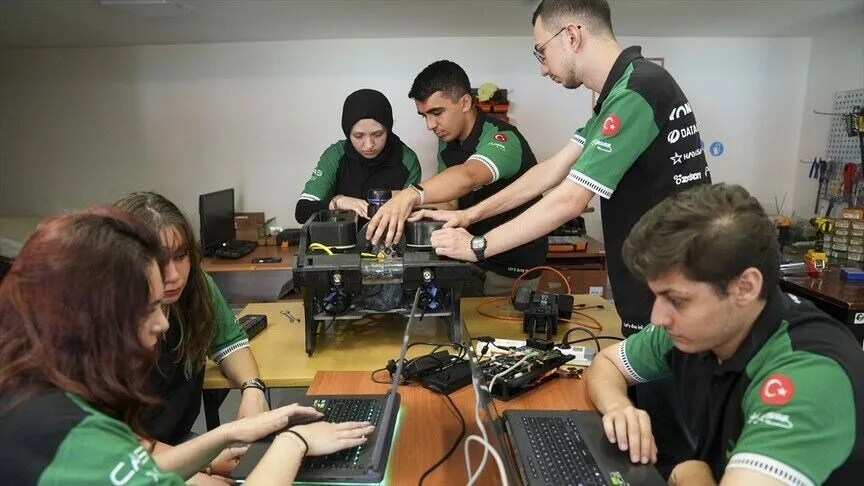 Öğrenciler yapay zeka destekli otonom insansız su altı aracı geliştirdi