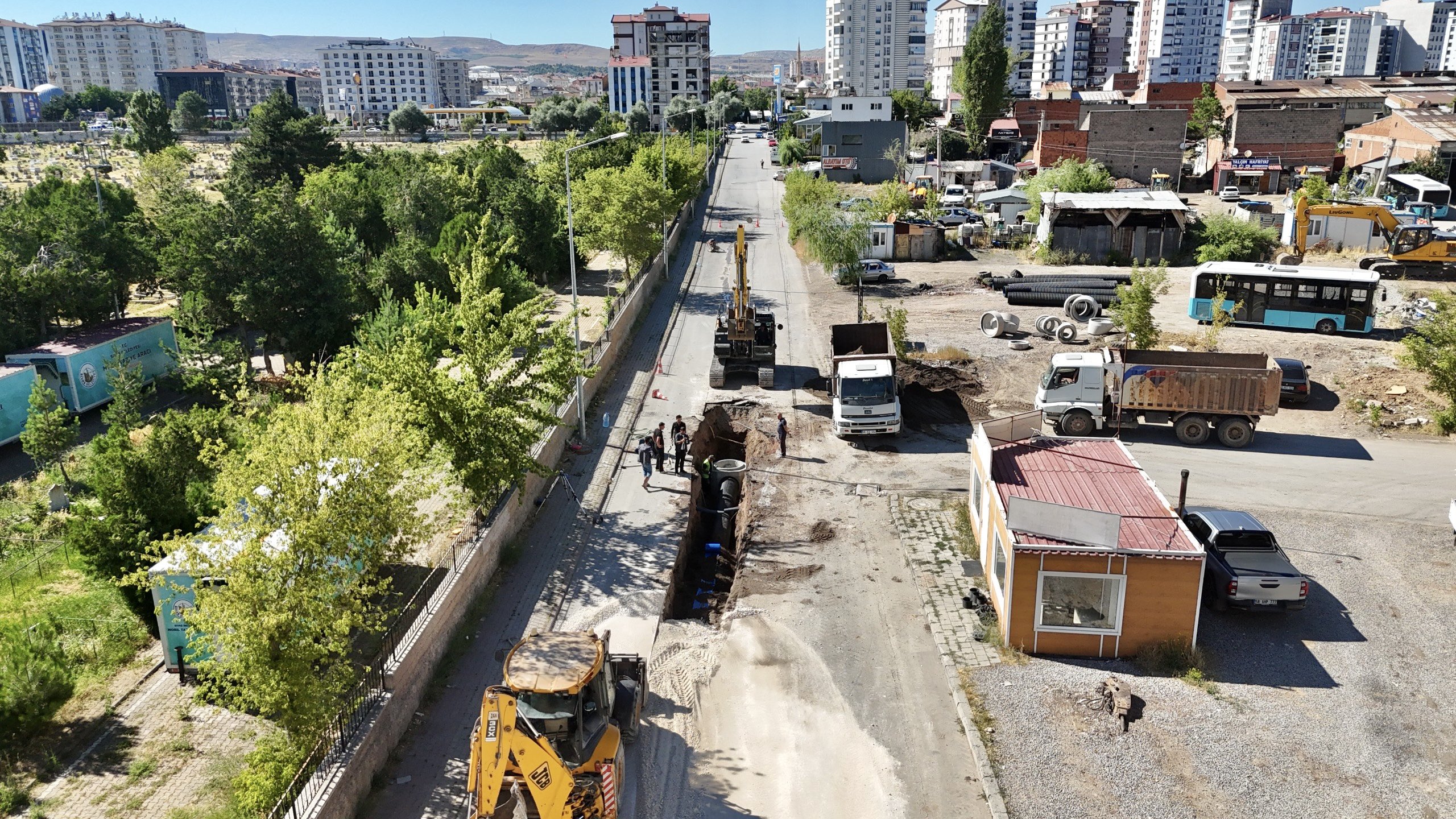 Sivas'ın dört bir yanında altyapı mesaisi