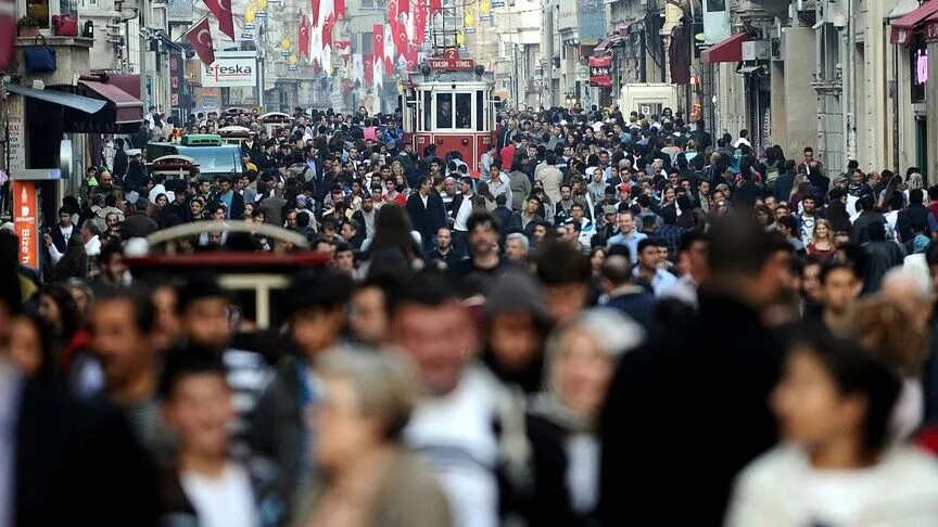 Beklenen yaşam süresi erkeklerde 75,9, kadınlarda 81,1 yıl