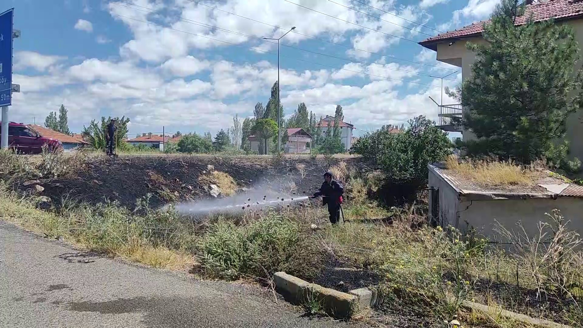 Sivas'ta fırtına yangına neden oldu