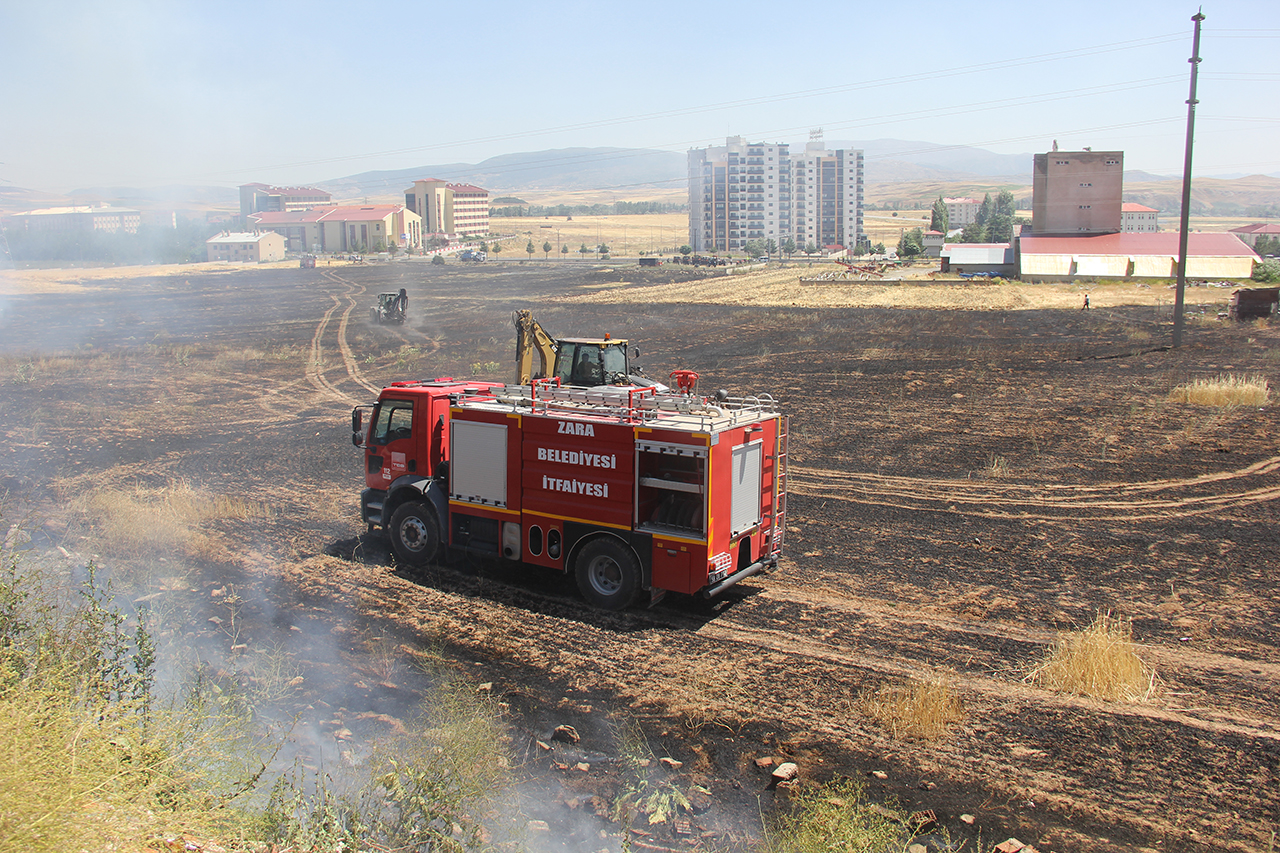 Sivas'ta 80 dönüm ekili arazi yandı
