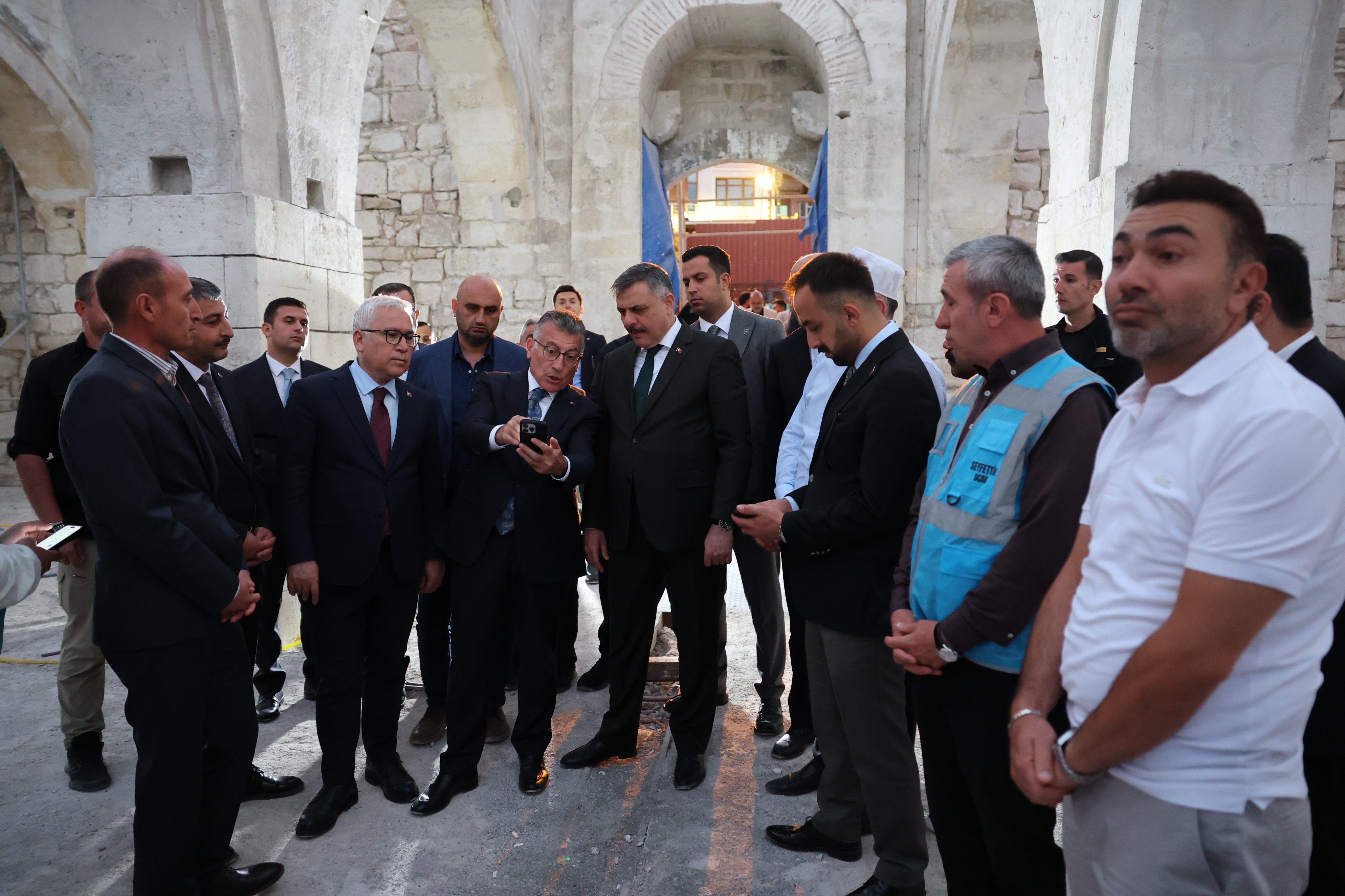Bakan Çiftçi Sivas’ın tarihi mekanlarında incelemelerde bulundu