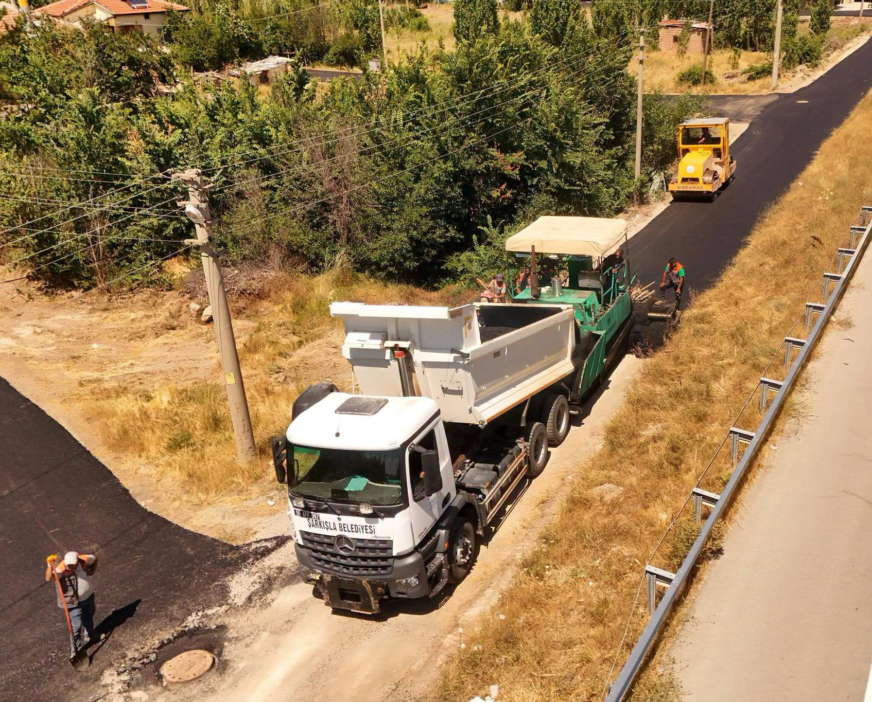 Sivas'ta 40 yıl sonra asfalt!