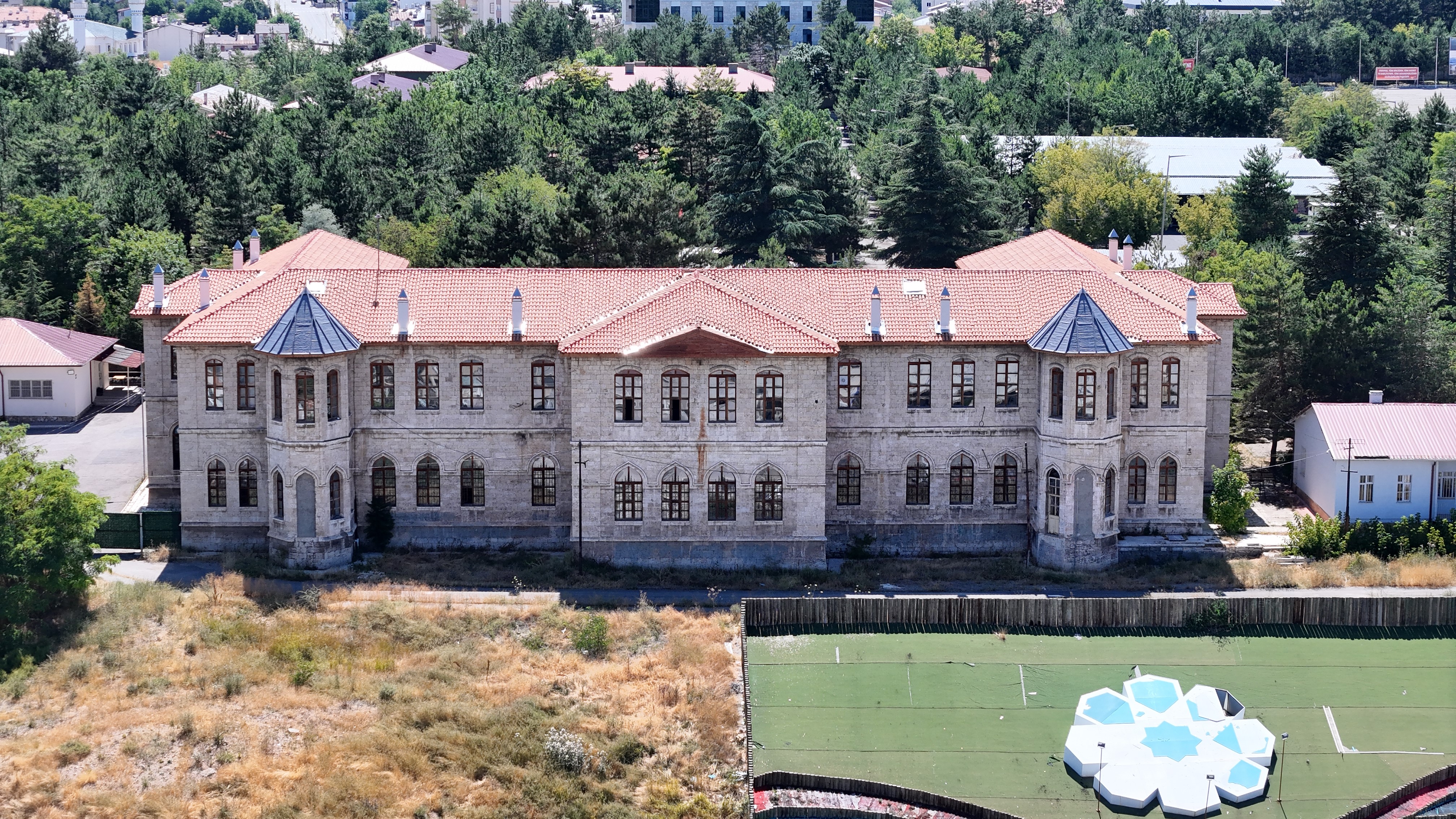 Türk eğitim tarihinin yapı taşlarından