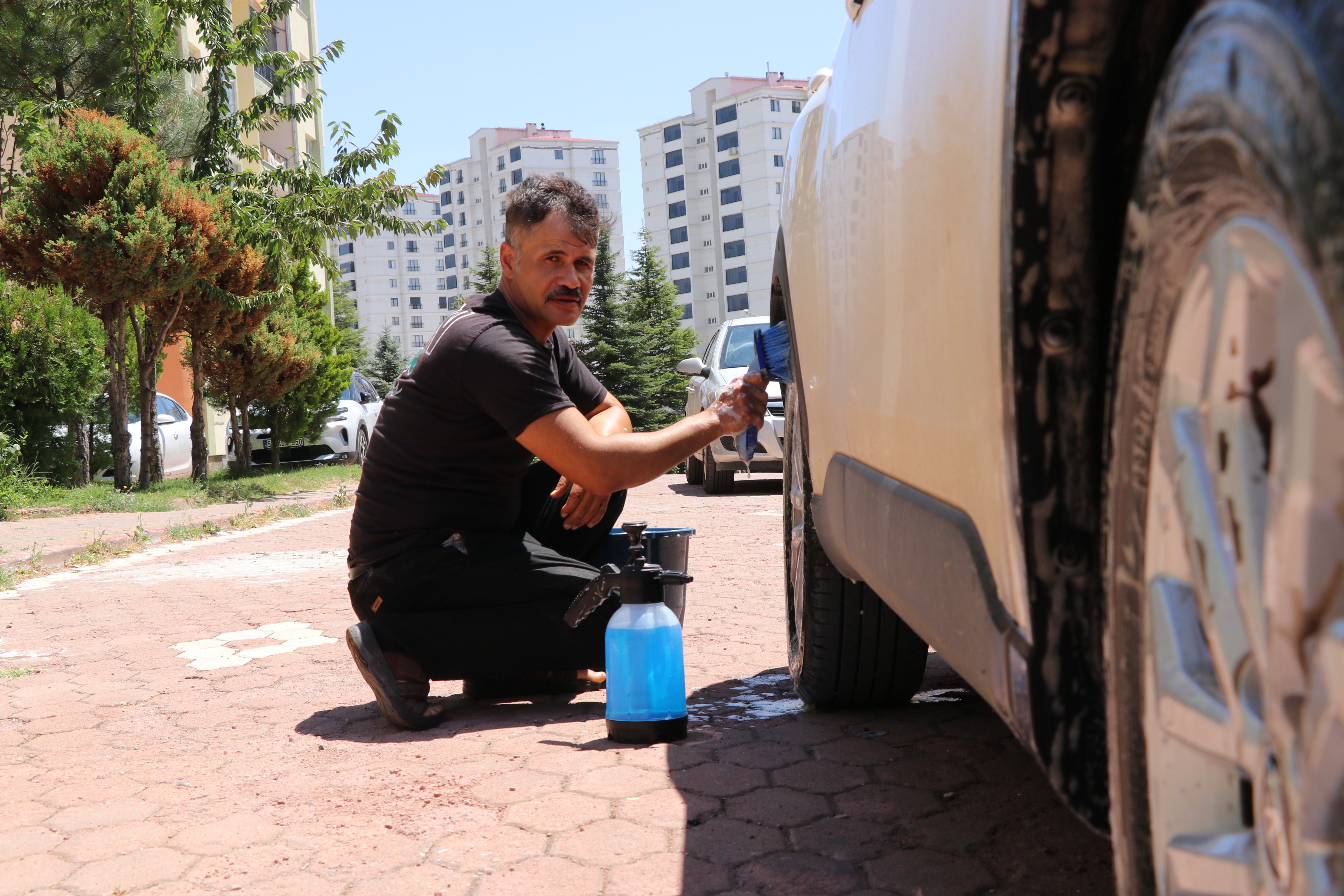 Sivas'ta bu oto yıkamacı ayağınıza geliyor