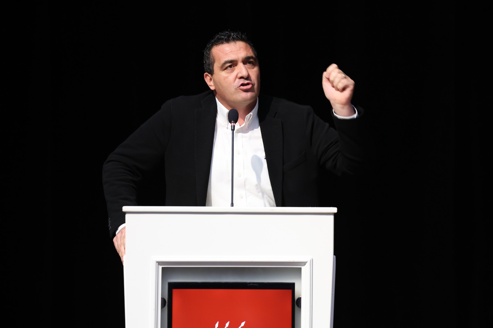 "Erdal Beşikçioğlu ve Etimesgut halkının yanındayız"