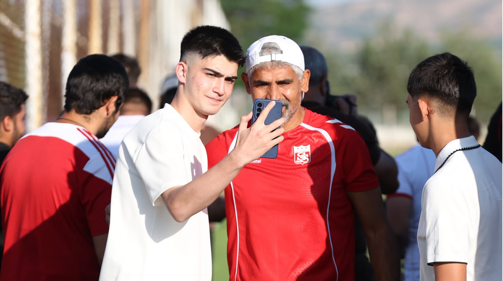 Sivasspor taraftarından idmana moral desteği