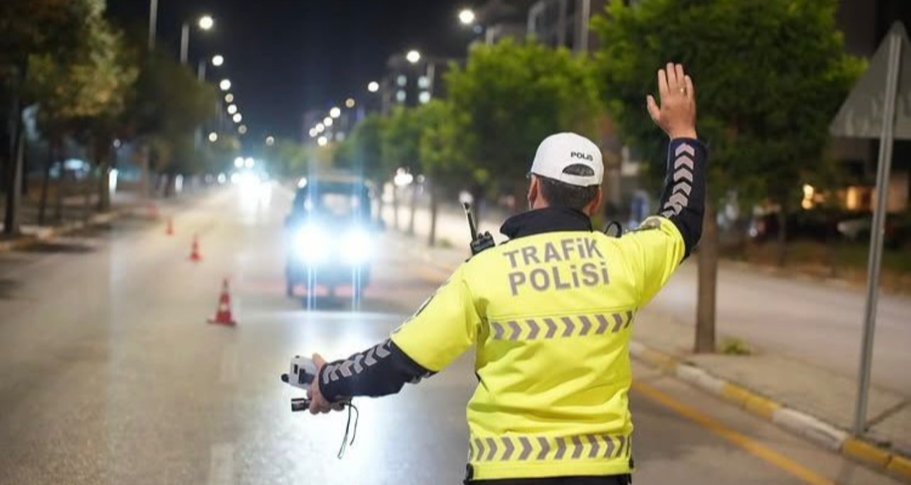 Polis kontrolünden kaçmak için WhatsApp grubu kurdular