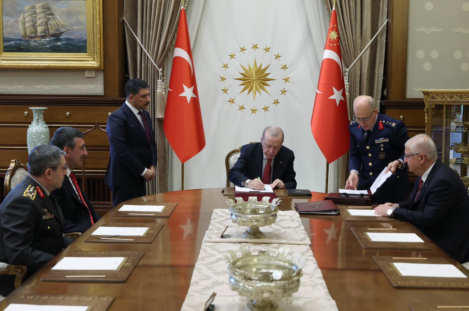 Cumhurbaşkanı Erdoğan, YAŞ kararlarını imzaladı