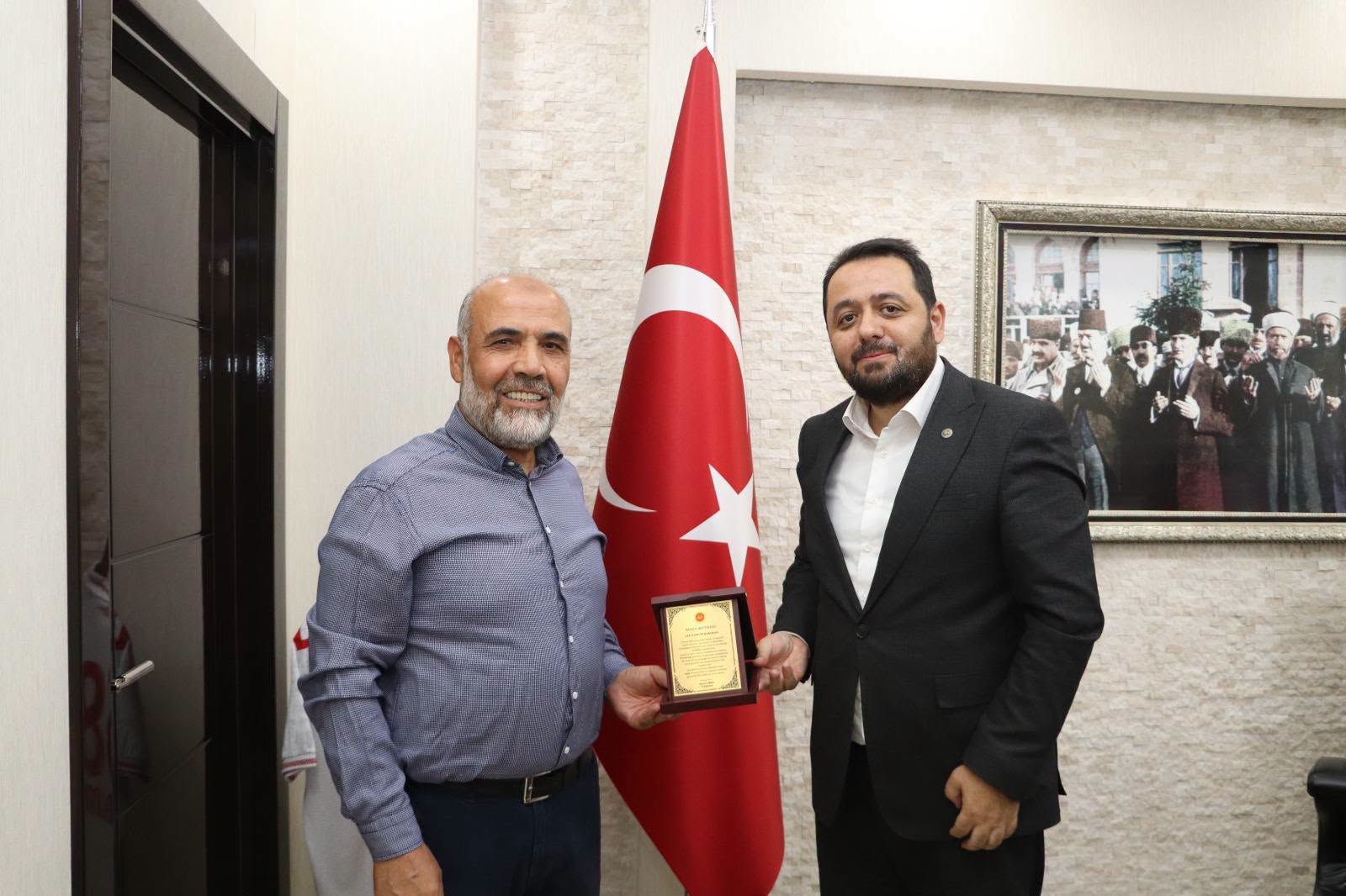 Emekli din görevlilerine plaketli veda
