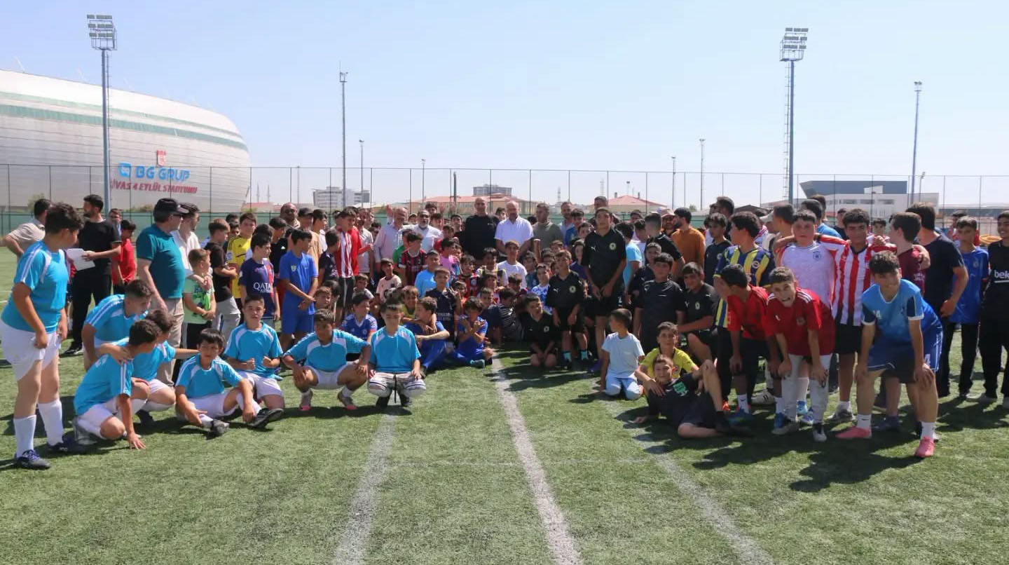 Camiler arası futbol turnuvasında ilk düdük çaldı