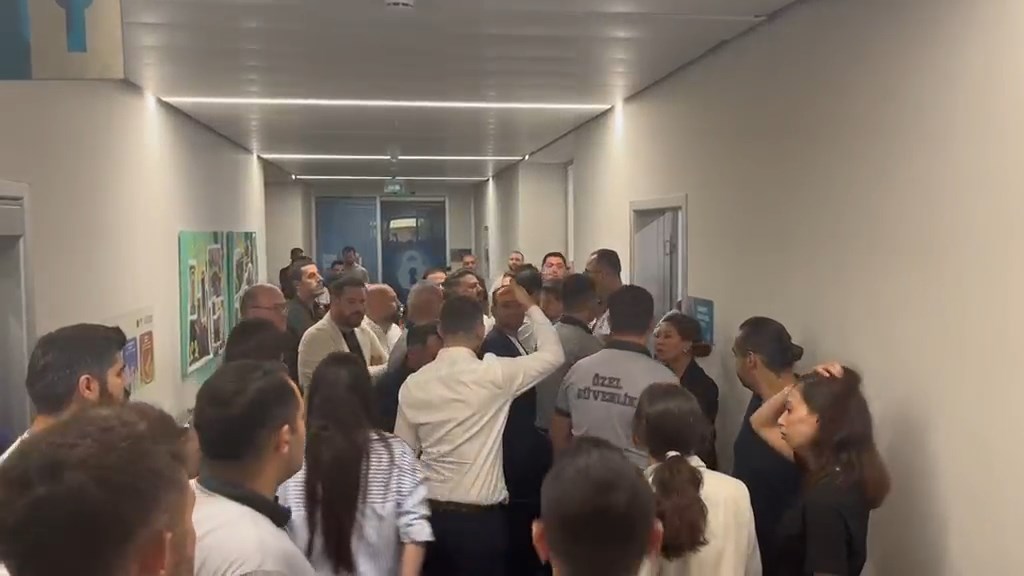 Üsküdar Belediyesi'nde başkan vekili seçiminde gerginlik