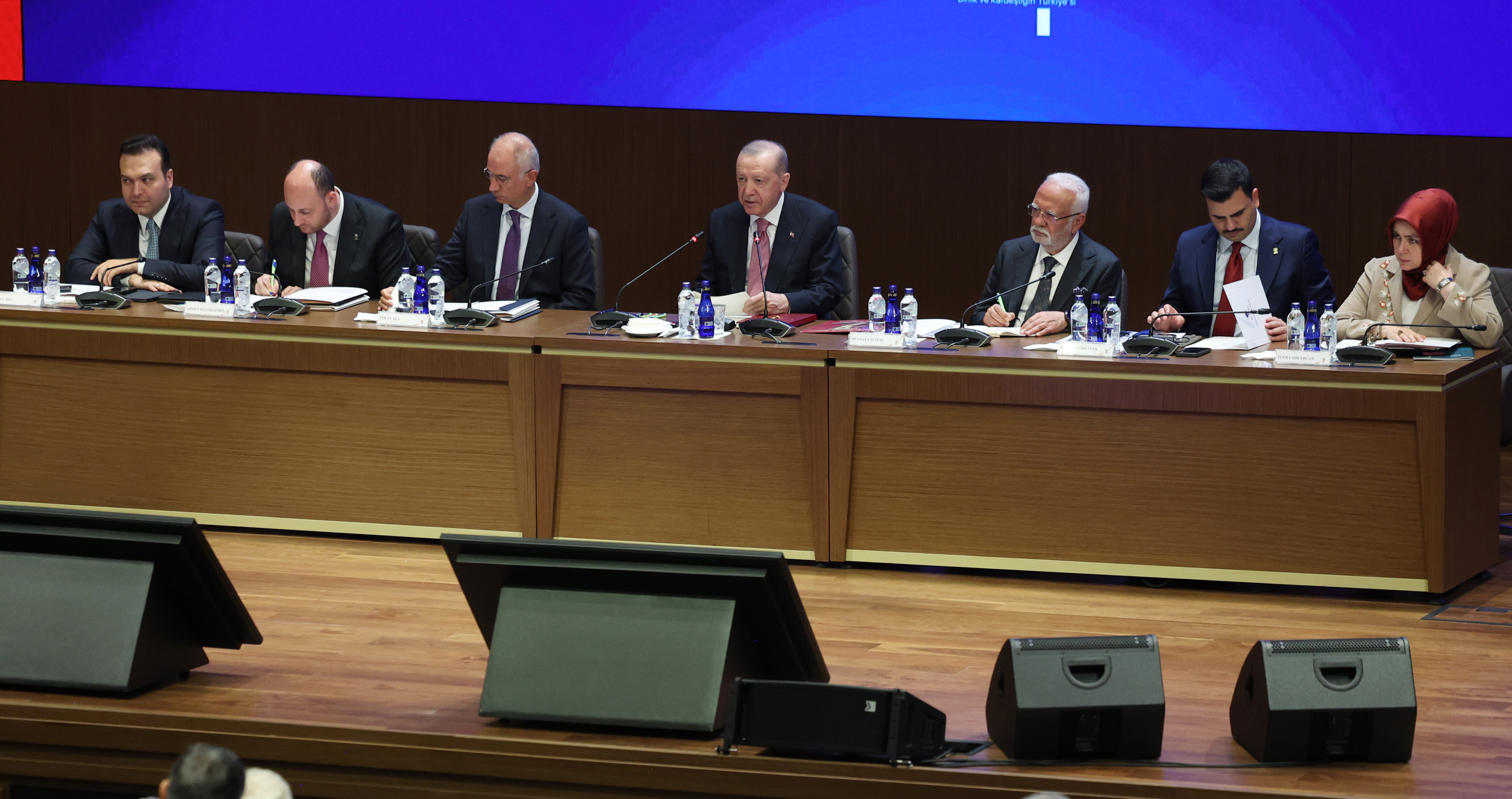 AK Parti'de MKYK toplandı