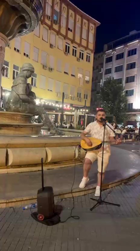 Üsküp sokaklarında Sivas'ın Yollarına’