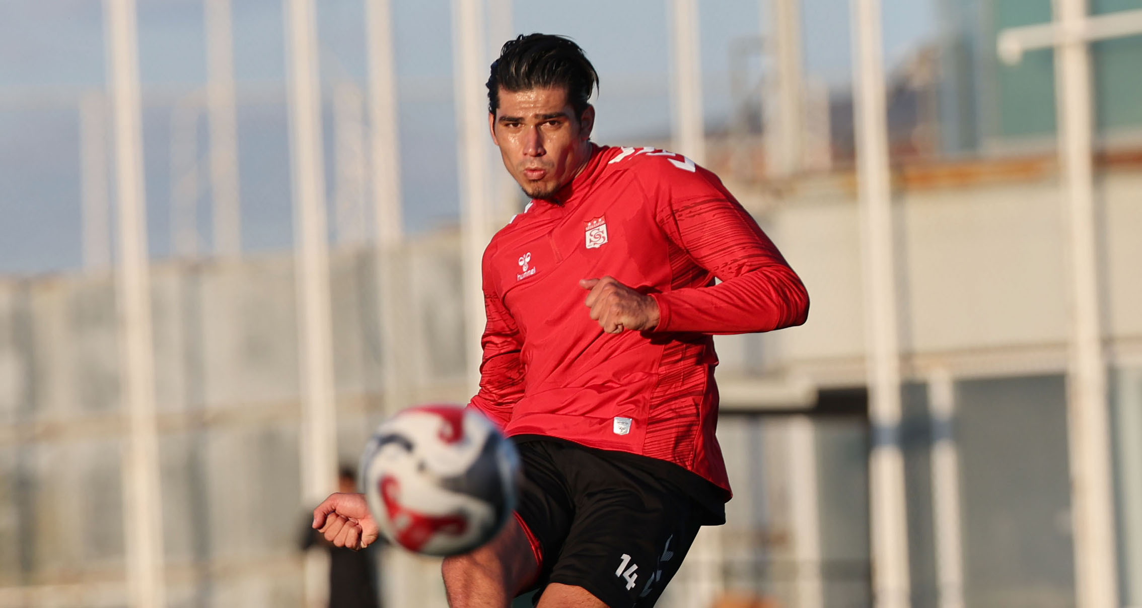 Bekir Sivasspor’da kaldı