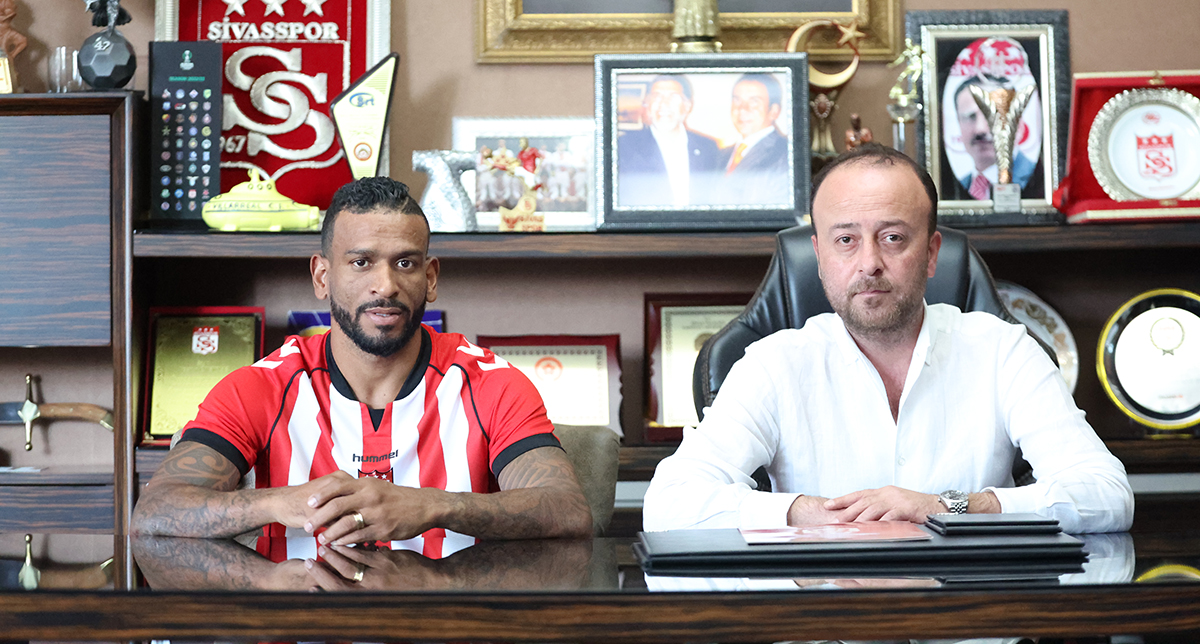 Sivasspor’da 4 imza birden