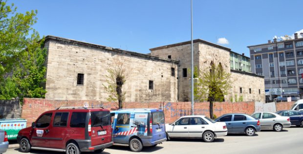 Behram Paşa Hanı Küllerinden Doğuyor