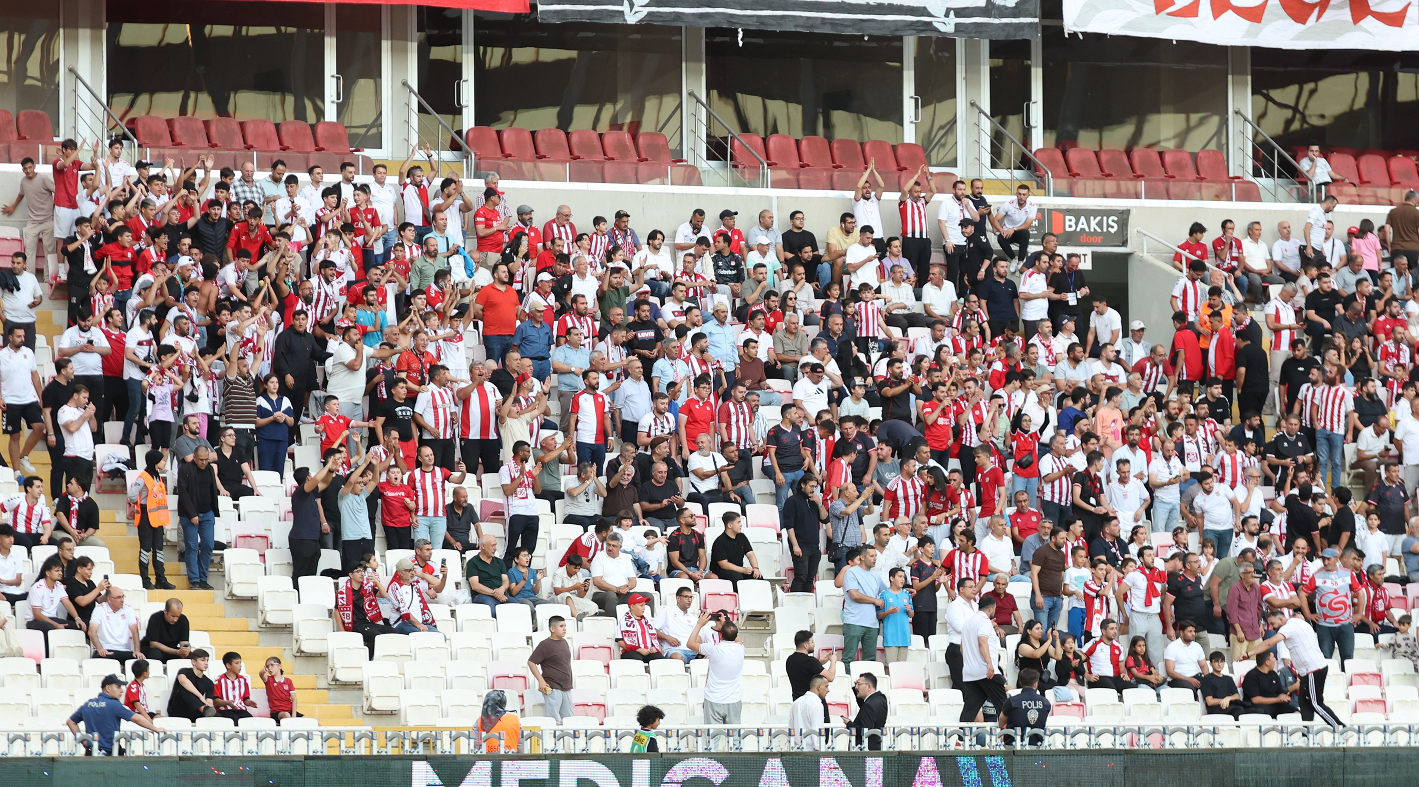 Sivasspor’da tribünler boş kaldı