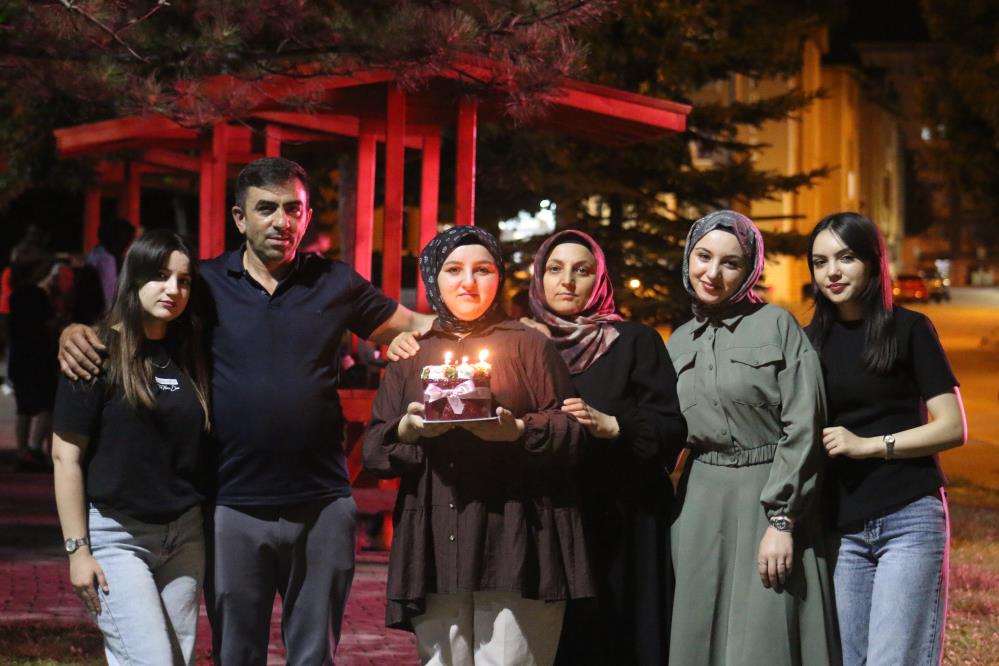 Sivas’ta Esra’ya 17. yaşında unutulmaz sürpriz!