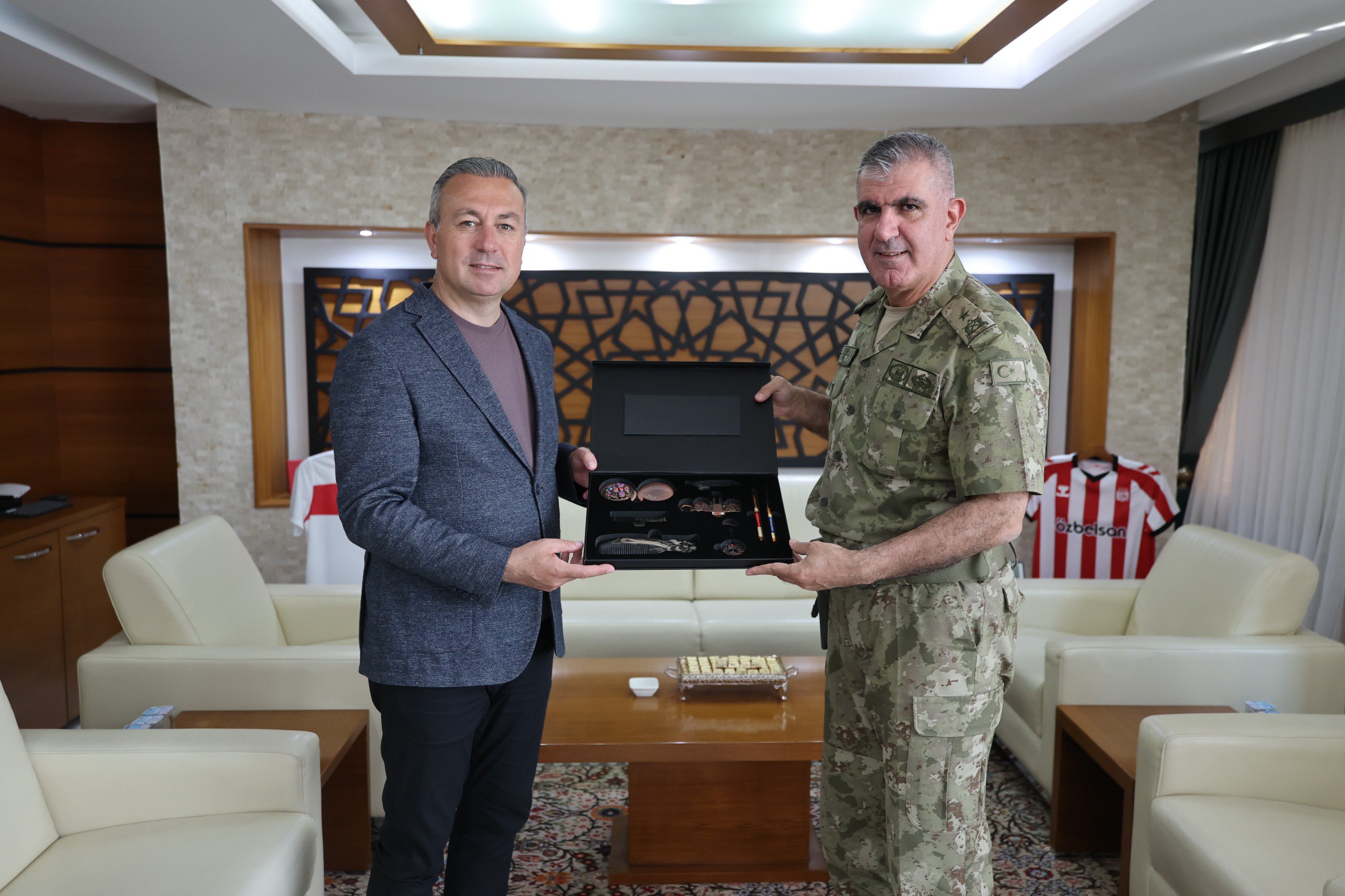Tuğgeneral Alptekin emekliye ayrıldı