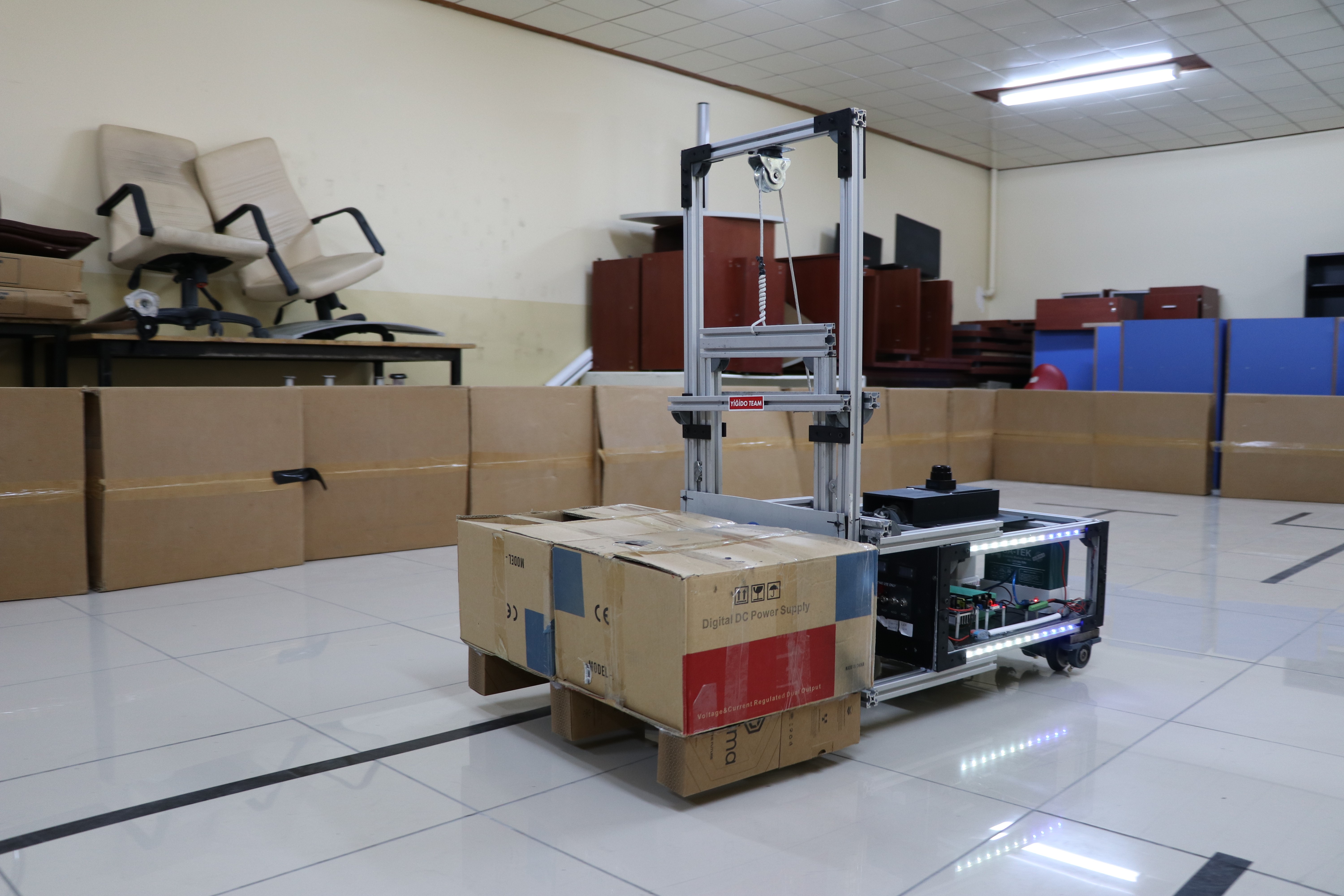 Sivas’ta öğrencilerden fabrikalar için akıllı forklift