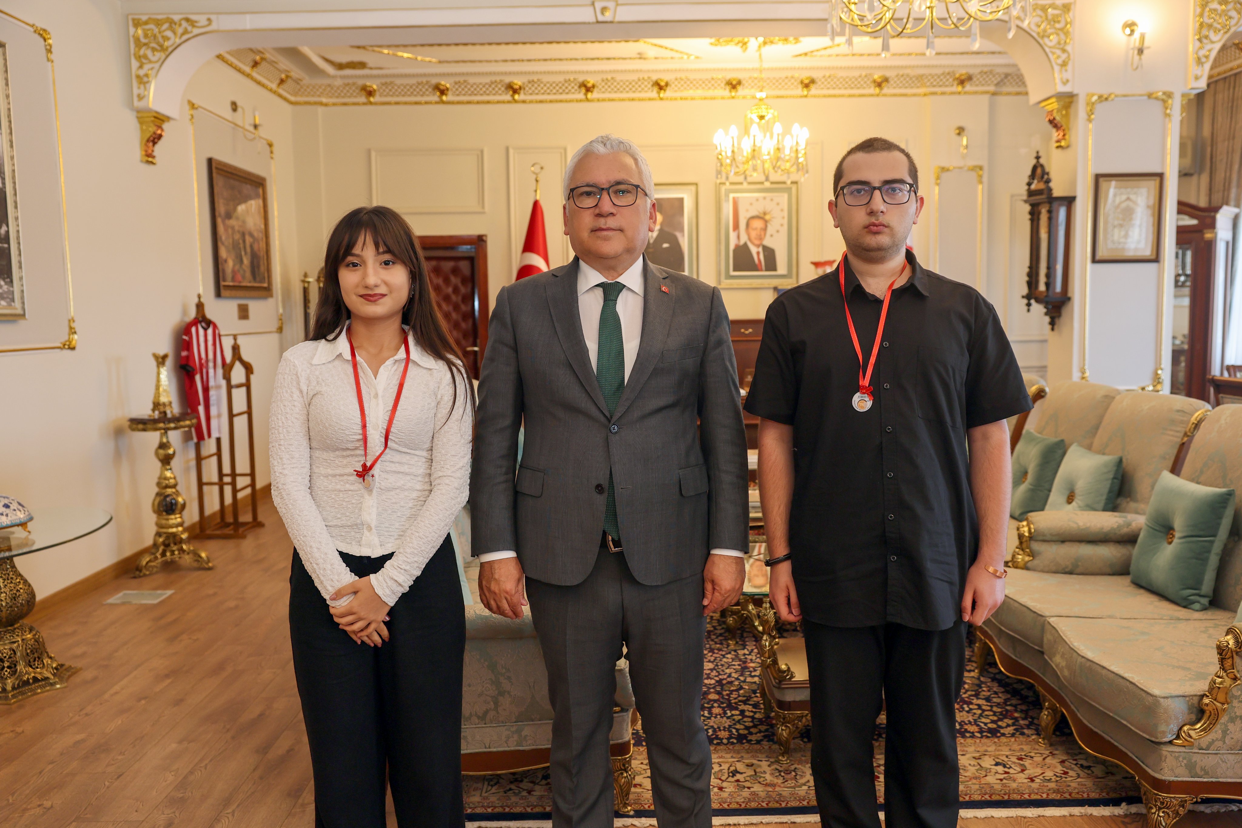Şimşek, dereceye girenleri makamında kabul etti