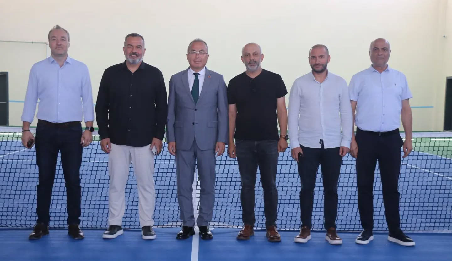 Ertem, tenis kortlarını inceledi