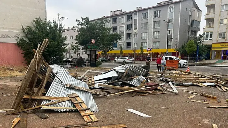 Sivas Valiliği'nden 10 ilçe için kuvvetli sağanak ve rüzgar uyarısı!