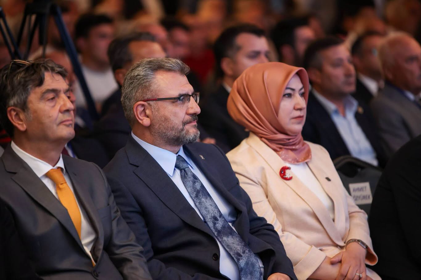 Sivas Cumhuriyet Üniversitesi'nde kongre mesaisi: Rektör danışmanı MHP kongresinde
