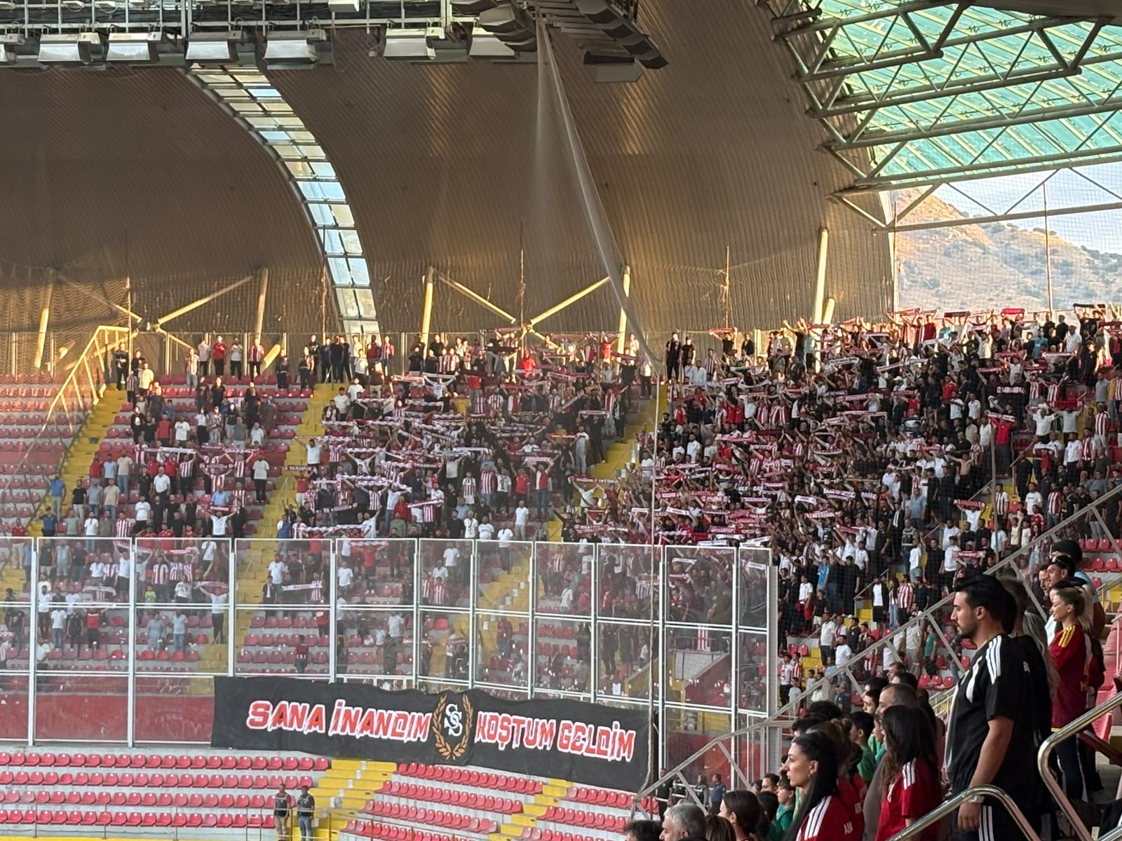 Taraftarlar Sivasspor’u Kayseri’de yalnız bırakmadı