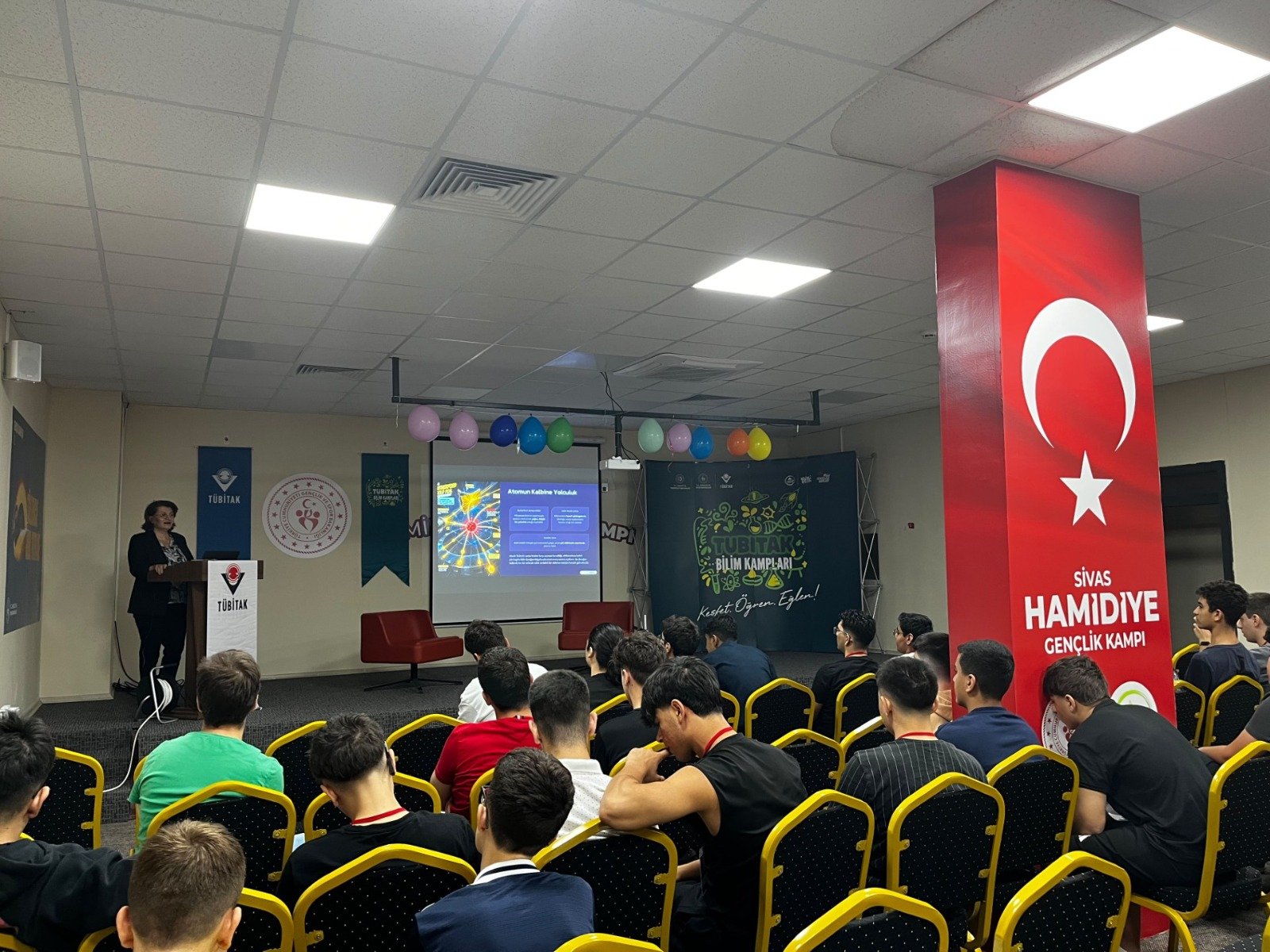 Sivas'ta TÜBİTAK Bilim Kampı’nda kuantum fiziğini anlattı
