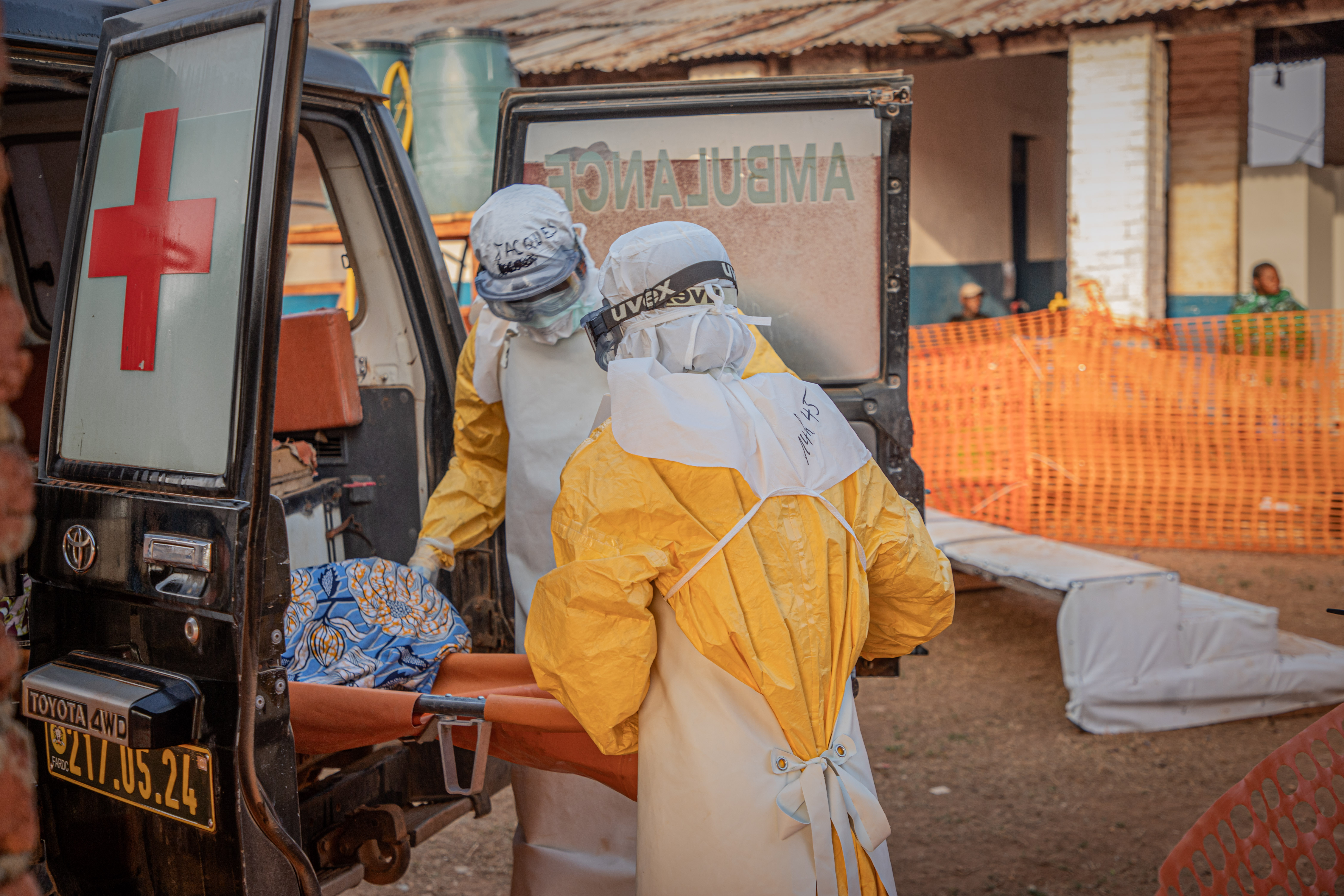 Ebola salgınında can kaybı 2 bin 300'ü aştı