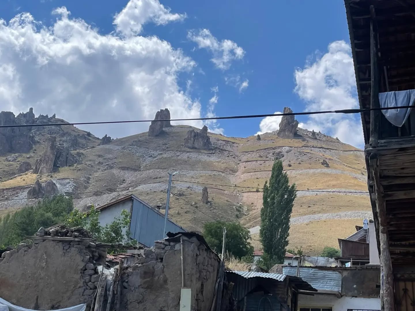 AFAD Sivas’tan Divriği Olukman Köyü’nde kaya ıslahı incelemesi