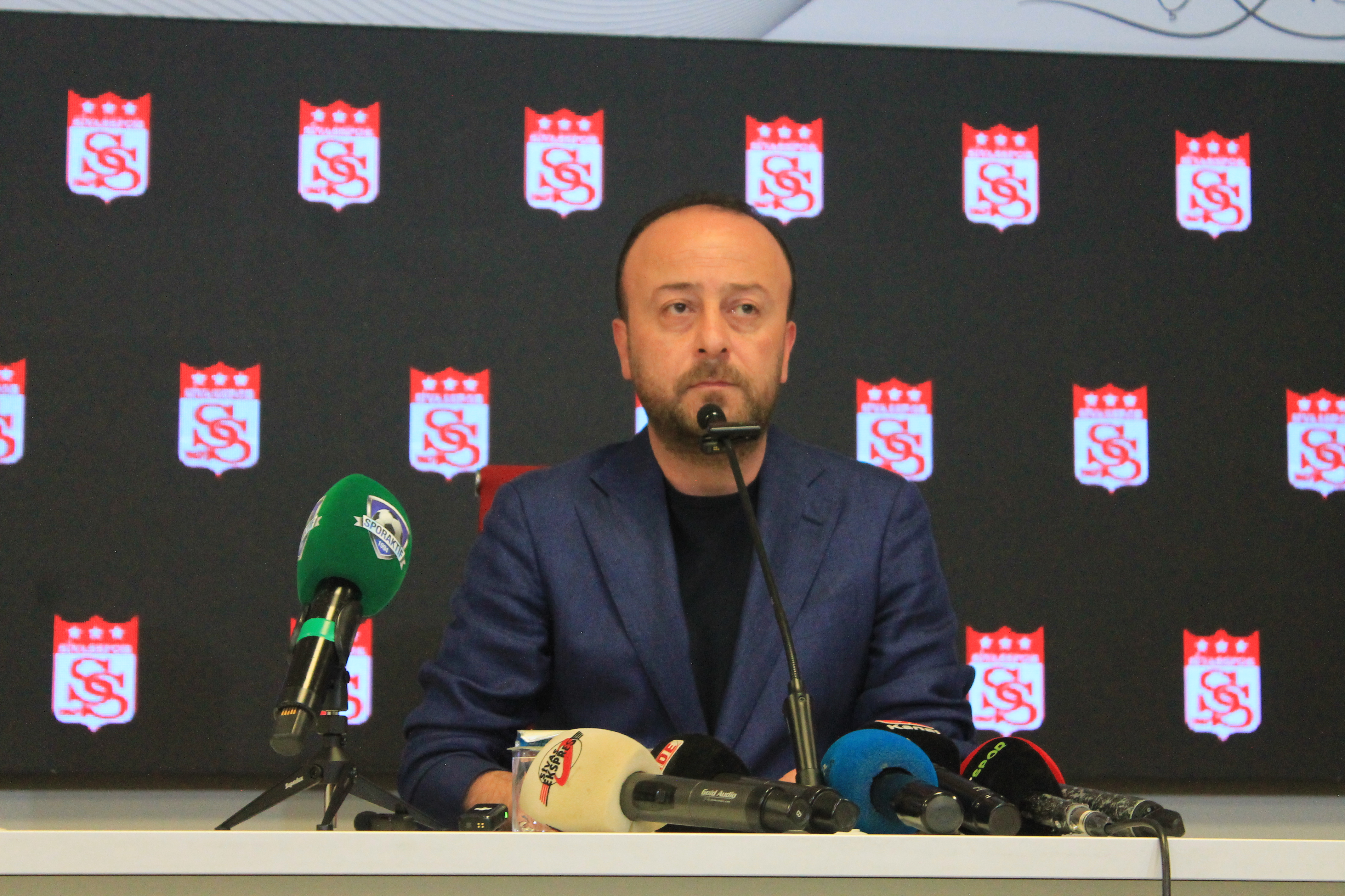 Özçoban: Sivasspor kırmızı çizgimiz hayal satmayız