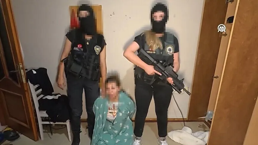 Kırmızı bültenle aranan uyuşturucu şüphelisi yakalandı