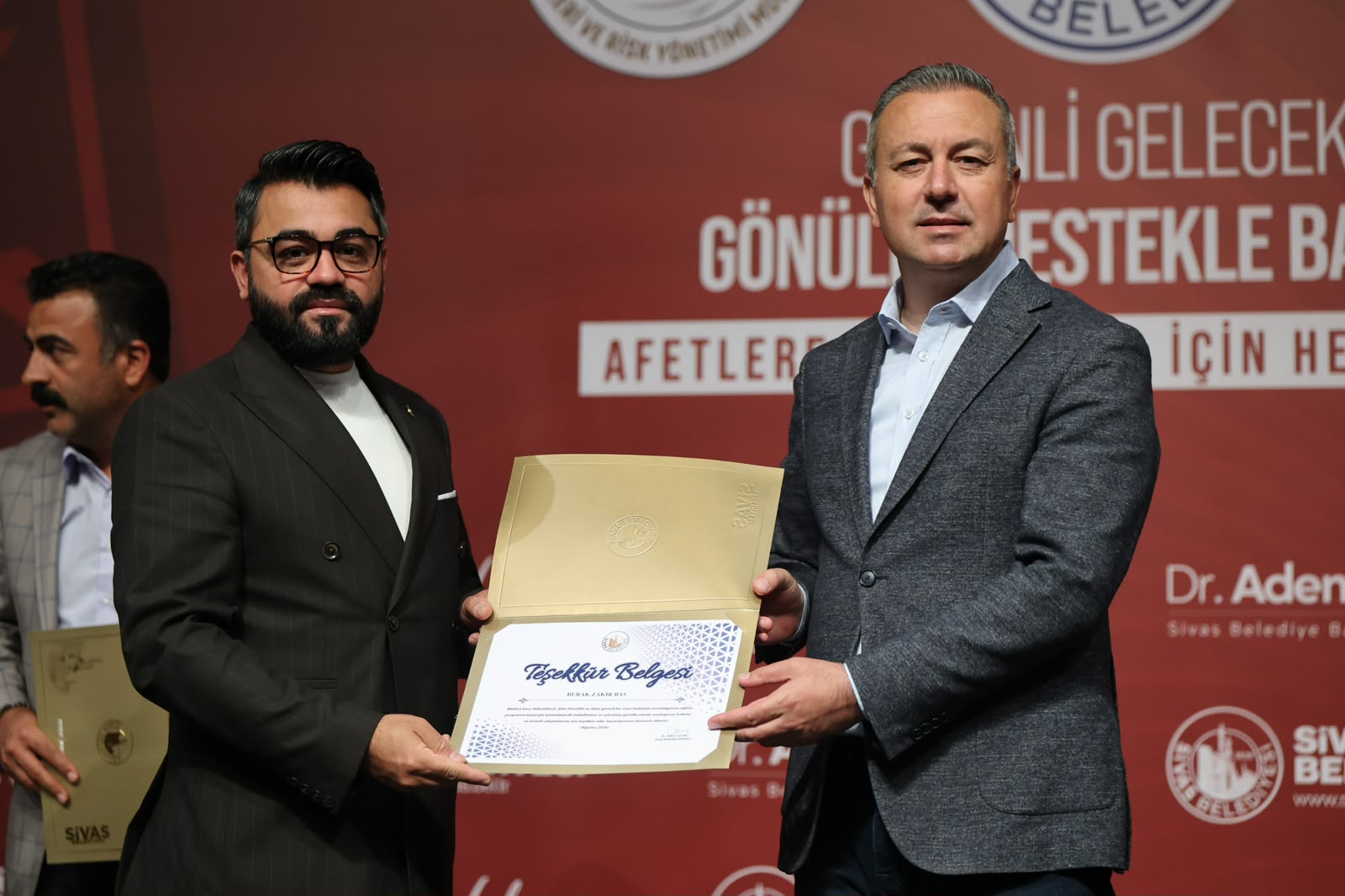 Sivas'ta mahalle muhtarları "Gönüllü İtfaiyeci" oldu!