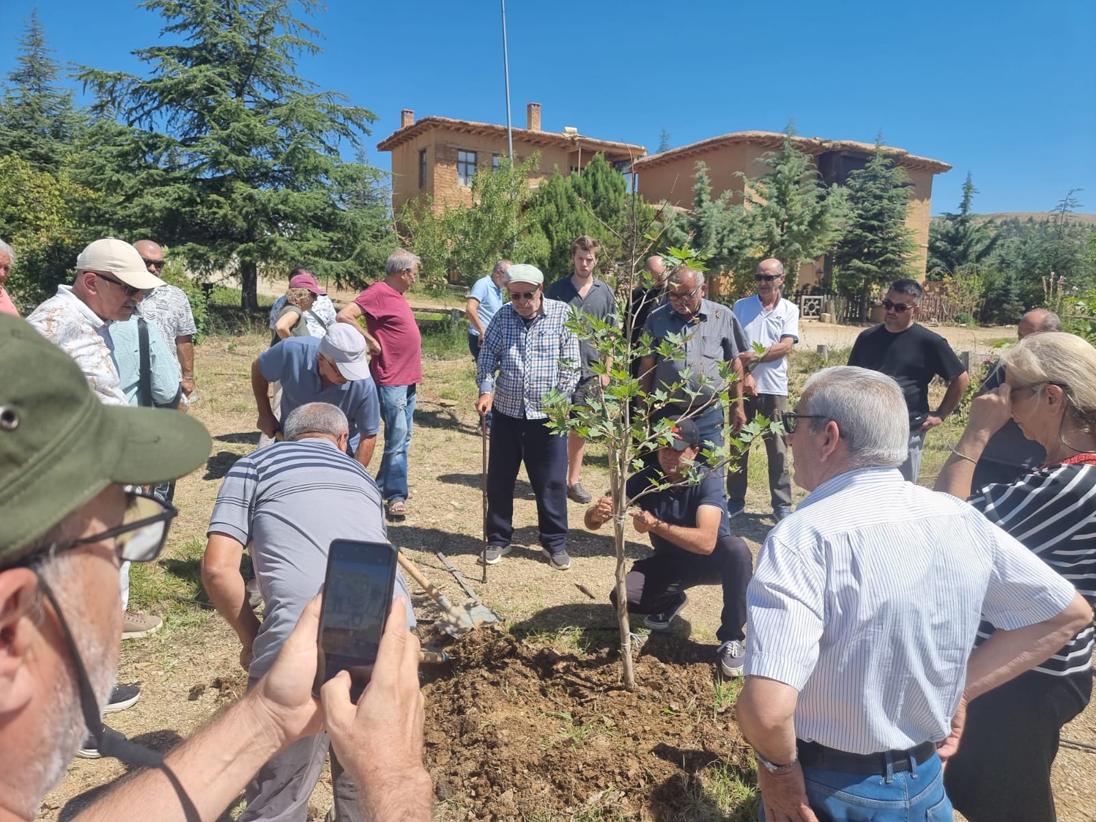 Emektar öğretmenin anısı Sonsuz Şükran Köyü'nde yaşayacak