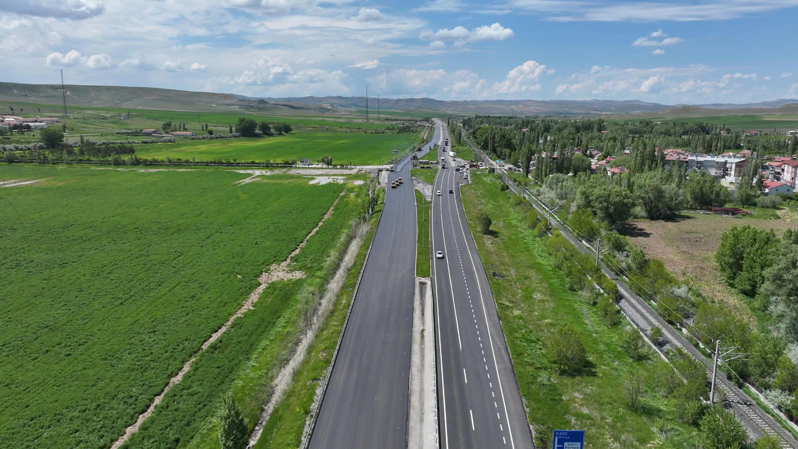 Sivas-Malatya yolunda hummalı çalışma
