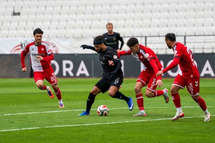 Sivasspor lider Manisa FK karşısında: Yiğido ilk galibiyet peşinde!